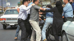 درگیری خیابانی دو راننده در تهران؛ راننده عصبانی گوش مرد میانسال را با دندان کند