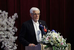 عارف: حل گرانی و ناترازی‌ها نیازمند اجماع نخبگانی و علمی است