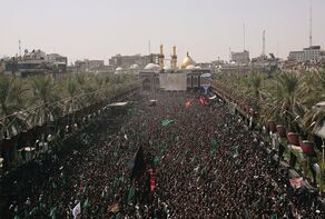 حشود ضخمة تحيي ذكرى عاشوراء الامام الحسين في كربلاء المقدسة