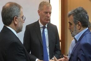 ايران تشيد بمشاركة وفدين من الصين وبريطانيا بهدف تطوير مفاعل اراك