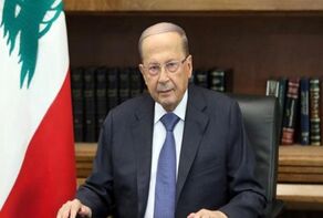 الرئيس اللبناني يدرس رسالة استقالة الحريري