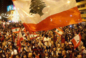 تجدّد المحاولات لقطع الطرقات في بيروت.. والحراك يطالب بحكومة إنقاذ وانتخابات مبكرة