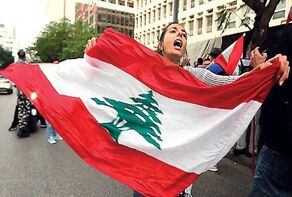 لبنان.. هتافات لا للحرب الاهلية تعمّ الحراك وسفير جامعة الدول العربية يلتقي عون