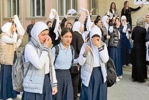 نائب الرئیس الایراني يدعو الفتیات الأذربیجانیات المحجبات للتحصیل فی ایران 