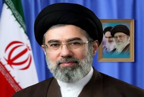 قائد الثورة الإسلامیة: إیران القویة تقوم على القوة العلمیة والتکنولوجیة

