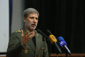 حق ملت ایران را با قدرت از دشمنان می‌گیریم