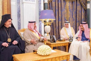التطبيع بات علنياً.. الملك السعودي يستقبل حاخام إسرائيلي في القصر الملكي