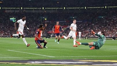 انگلیس 2-3 اسپانیا/کامبک قهرمان جهان مقابل سه‌شیرها