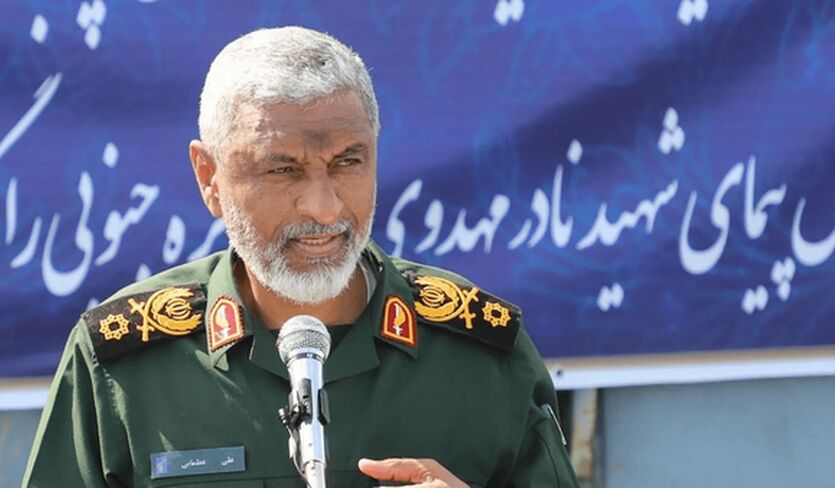 دریادار عظمایی: ناوهای آمریکا نزدیک تنگه هرمز شوند غرق‌شان می‌کنیم