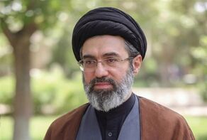 قائد الثورة: الممرضون ملائکة الرحمة والامل

