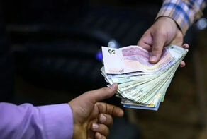 افزایش حقوق‌ها در دستور کار دولت